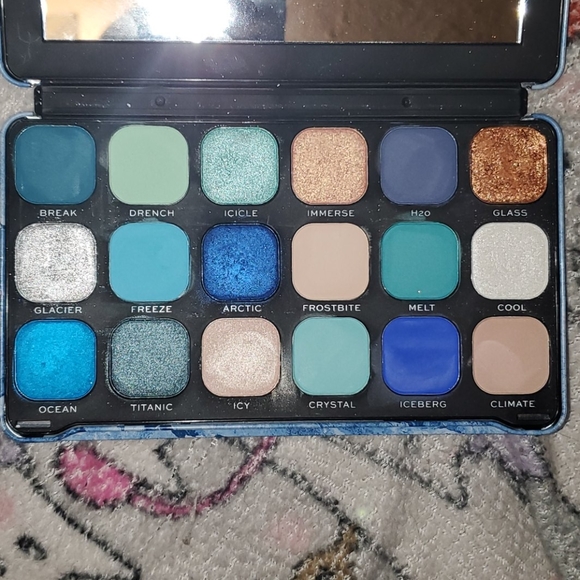 Revolution Forever Flawless Ice palette - Picture 4 of 4